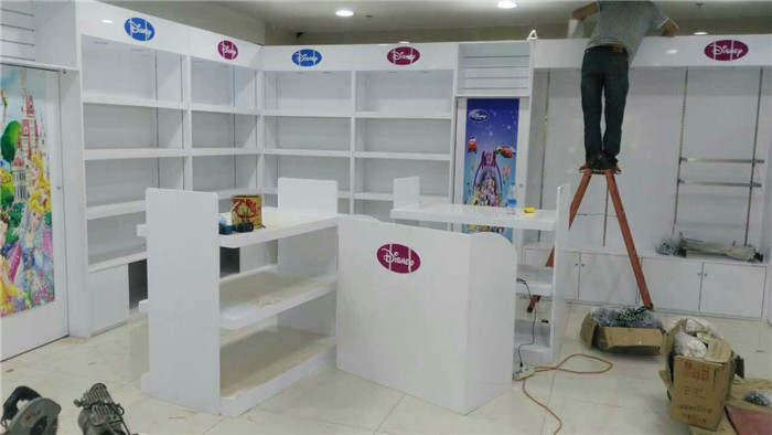 迪斯尼童装展示柜
